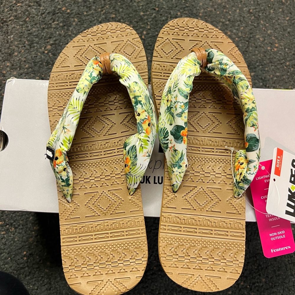 NWT - LUKEES by MUK LUKS Sand Box Flip Flop Sandals - White Floral - Size 8